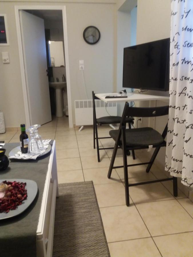 Helen's Welcoming & Cozy Flat Appartement Koropíon