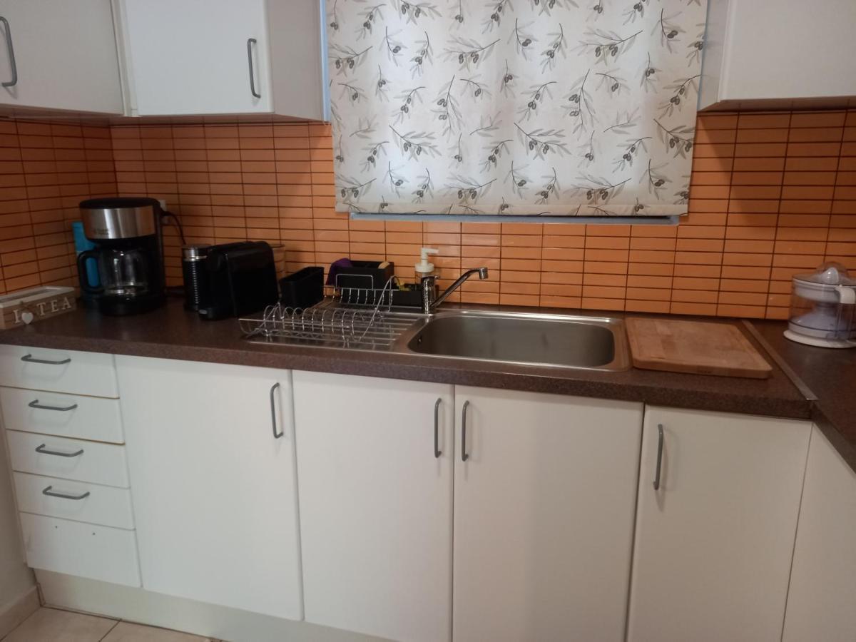 Helen's Welcoming & Cozy Flat Коропион